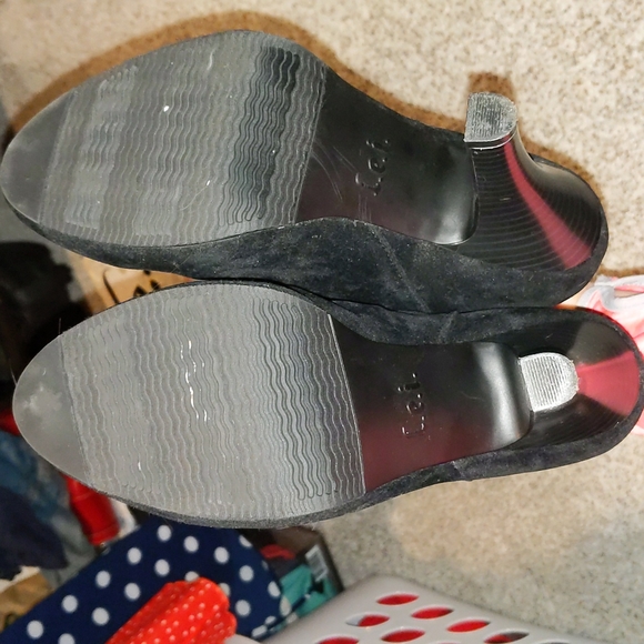 L.E.I. Black Suede Bootie Heels - Picture 6 of 6